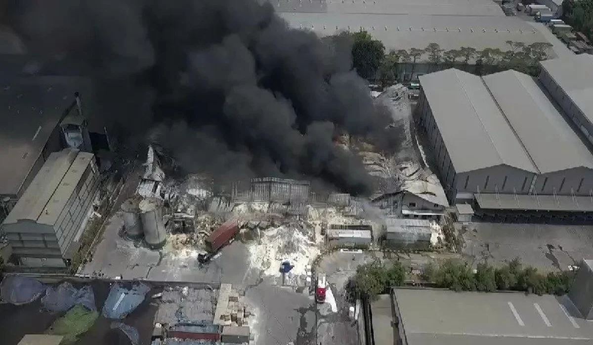 Ledakan-Hebat-Pabrik-Baja-di-AS-Sebabkan-2-Tewas-dan-10-Luka-Luka