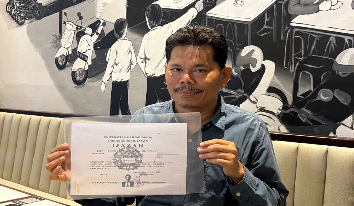 Bonatua Silalahi Kantongi Ijazah Legalisir Jokowi Yang Didapat Dari KPU