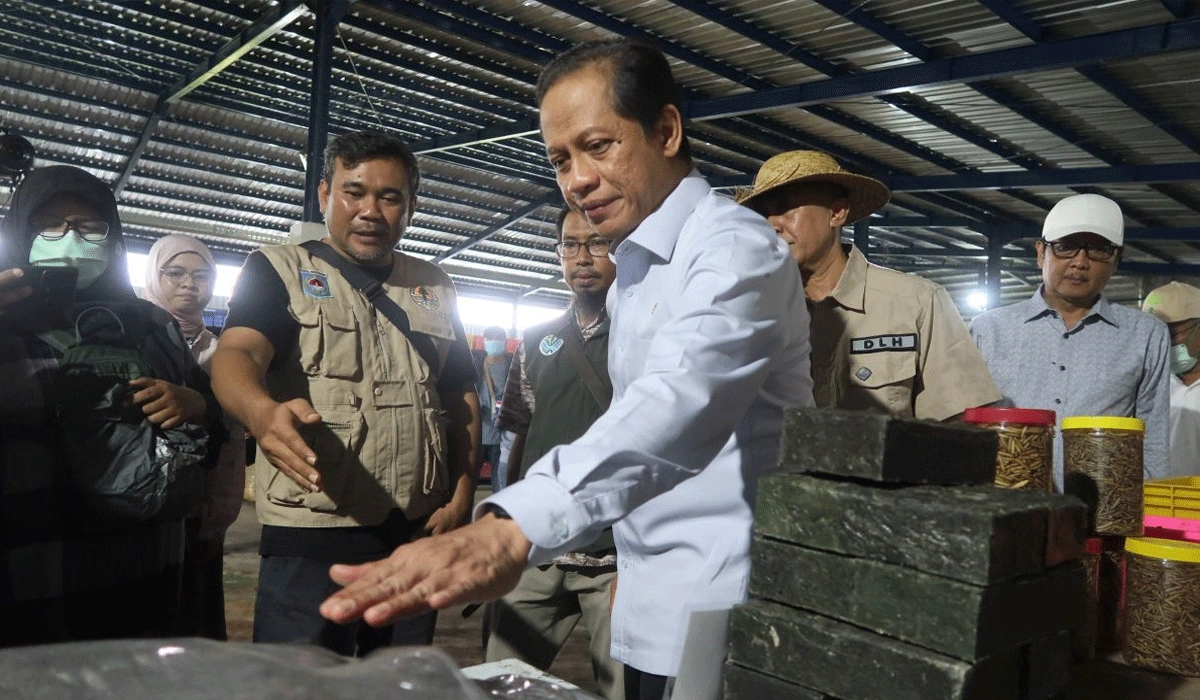 Menteri-LH-Dorong-Mataram-Tingkatkan-Pengolahan-Sampah