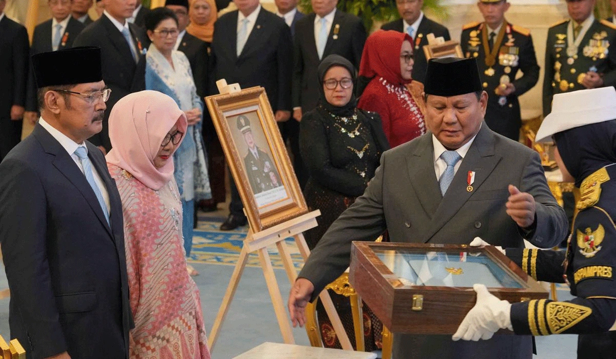 Prabowo Resmi Menganugerahkan Gelar Pahlawan Nasional Kepada Soeharto​