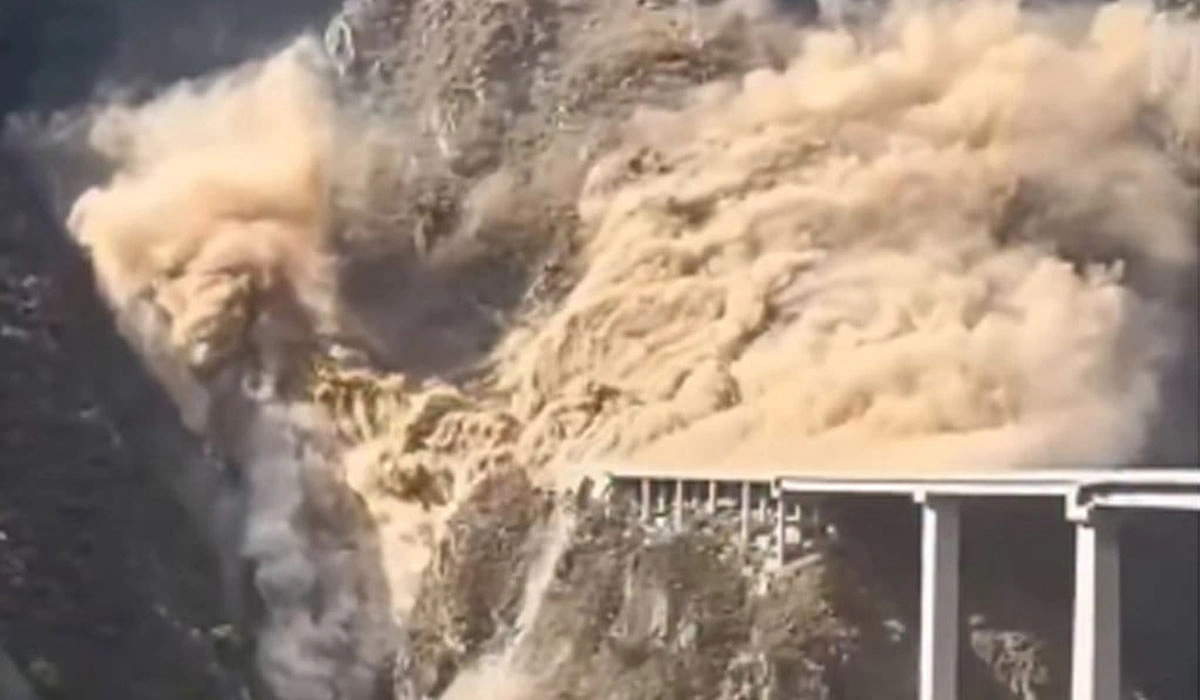 Baru Diresmikan, Jembatan Hongqi 757 Meter di China Runtuh