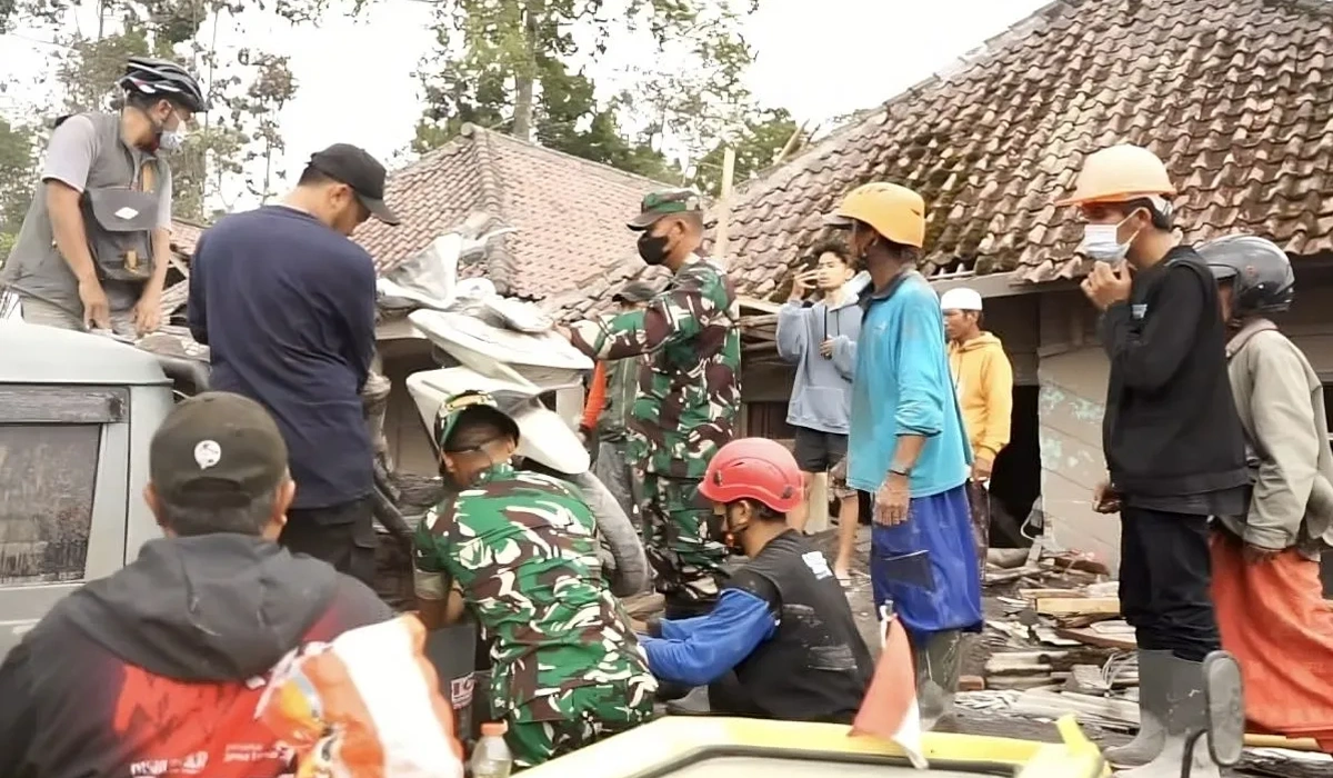 TNI-Perkuat-Penanganan-Dampak-Erupsi-Gunung-Semeru