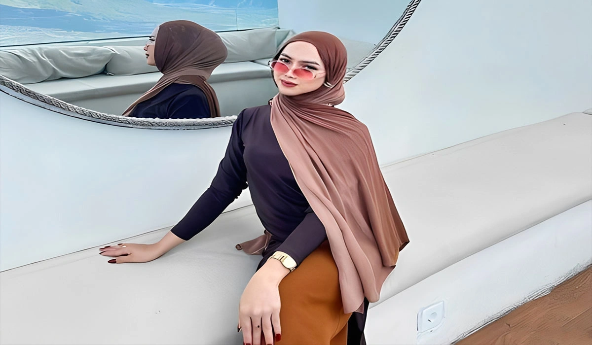 Viral! Dea Lipa MUA Berjilbab Berparas Jelita, Ternyata Pria