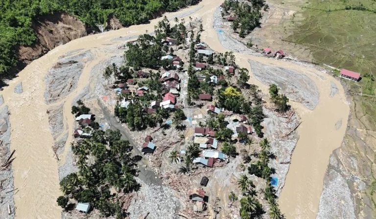 4 Hari Tanpa Makanan, Warga Aceh Tamiang Terpaksa Minum Air Banjir