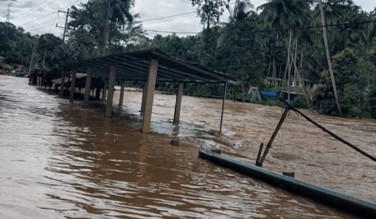 Air Sungai Angola Kembali Meluap, Warga Tapsel Panik Evakuasi Sendiri