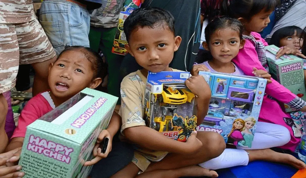 Prabowo Kunjungi Aceh Tamiang: Bagikan Mainan dan Tinjau Posko Kesehatan