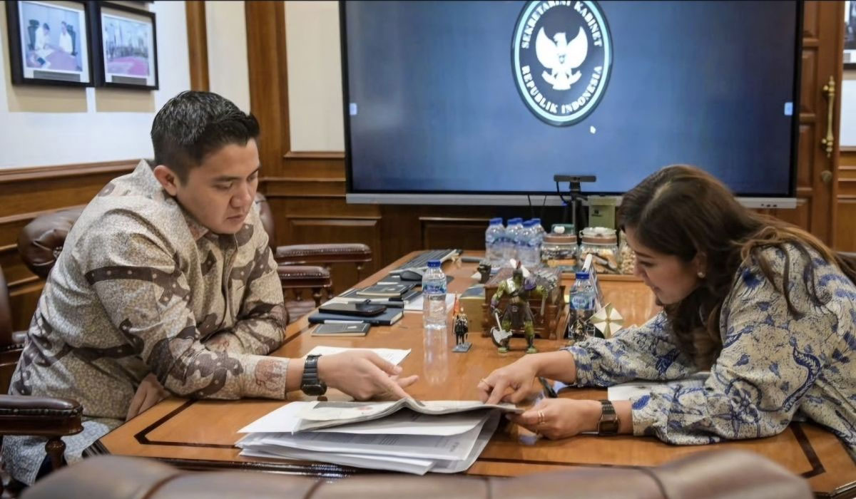 Mengejutkan! Pembahasan PP Tunas Oleh Seskab Teddy dan Menkomdigi Simpan Agenda Penting Mengejutkan! Pembahasan PP Tunas Oleh Seskab Teddy dan Menkomdigi Simpan Agenda Penting