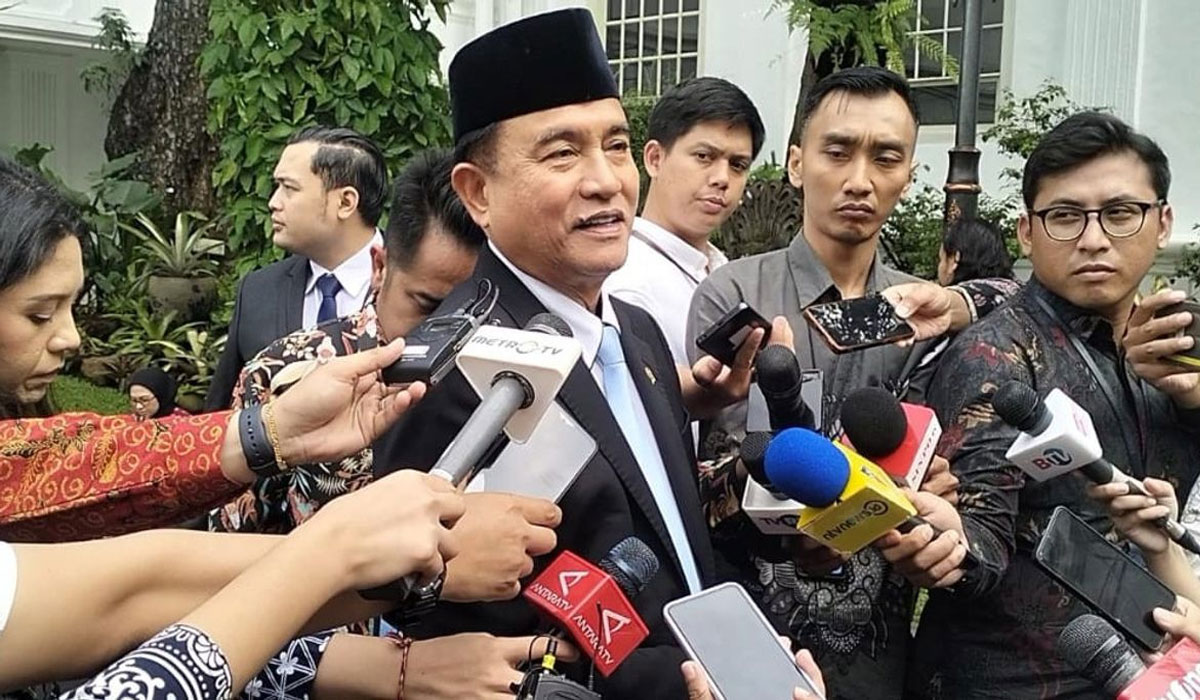Sorotan Tertuju ke Istana! Menteri Yusril Hadiri Sumpah Jabatan Hakim MK, Ada Apa?
